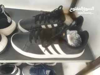 11 احذية مستعملة