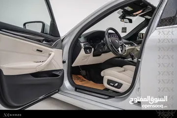  6 BMW 530i 2021 silver black edition