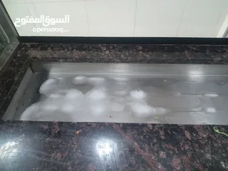  18 عدة مطعم للبيع مستعملة بحالة ممتازة جدا  البيع بداعي السفر..................................