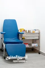  4 عيادة مجهزة بالكامل للطب العام للضمان، موقع مميز و عيادة تستقبل مرضى بشكل يومي و فيها جميع مستلزمات
