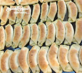  11 مطعم معجنات للبيع يعمل منذ 1995لغايه الان بشكل ممتاز  موقع ممتاز وله زبائن تبحث عن الجوده والطعم