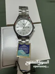  5 New watch seiko un used with box
