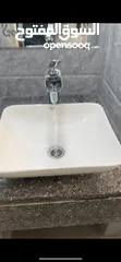  1 شقه سكنيه مفروشه جزئي تشطيب جديد فيها ثلاجه وتخوت وفرشات وخزانه