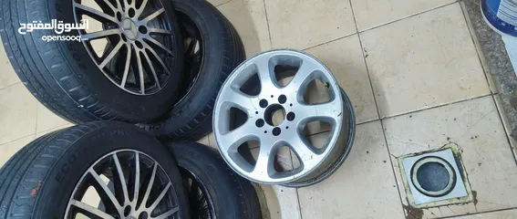  12 جنوط مرسيدس مع كوشوك نضيف جدا جدا استخدام شهر مع جنط سبير