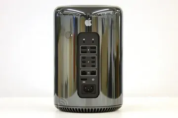  1 Mac Pro جديد كرتين شاشة 12 جيجا و 32 جيجا رام بسعر البلاش