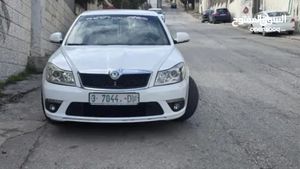  4 سكودا رمش للبيع بسعر مغري