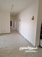  11 فيلا فاخرة للبيع أو للايجار في الأردن (منطقة الحصن - اربد )من المالك مباشرة للسكن /للأعمال التجارية