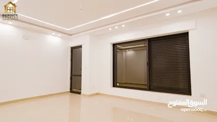  5 شقة بسعر مغري شارع المطار حي النخيل طابق ثالث مع روف دوبلكس  مساحة 225 م وترس خارجي 90 متر