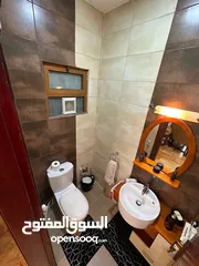  8 شقة ارضية بحي الصحابة مميزة بمساحة 180 داخلي و 40 متر ترس  مغلق بقرميد و شبابيك دبل جلاس