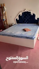  1 سرير مع الفرش شبه الجديد