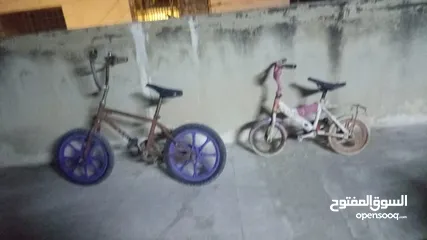  2 عرباية اطفال و دراجتين للبيع بحاله جيدة