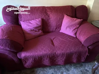  3 طقم كنب دب 7 مقاعد بحالة جيدة