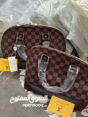  2 شنط يد LV / Prada
