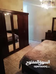  28 للايجار شقه مفروشه فرش فاخر  3 غرف نوم و 3 حمامات صاله وصالون ومطبخ