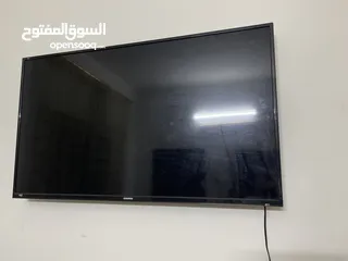  1 شاشة تلفزيون استعمال بسيط جداً موجودة ب عمان
