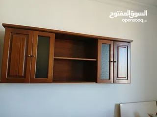  4 مكتب وخزانه فوق المكتب