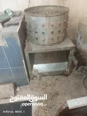  1 معاطه جاج وقفص اربع عيون مع مشارب ومعالف وجوارير ومذبح ومنصب غاز بكامل معداته معاطه فحص وقفص فحص