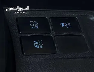  11 تويوتا يارس هايبرد - سنه 2016 -فحصها 7جيد -مواصفات اوروبية .استخدام شخصي خفيف