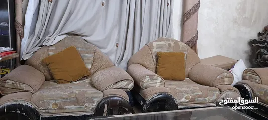 4 طقم كنبايات كويتي خشب زان للبيع ومع طاولة