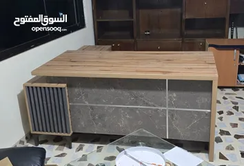  2 محتاج مكتب إداري للغرف الصغيرة عنا الحل مكتب 160سم مع جانبية وادراج وطاولة هديه بسعر مناسب اثاث