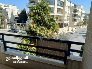  11 في أجمل مناطق عبدون طابق أول 205م بتشطيبات راقية وسعر مميز / ref 9427