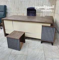  27 مكتب مدير   مع جانبية وادراج وطاولة هديه العرض لفترة محدودة من لامينيت للأثاث المكتبي