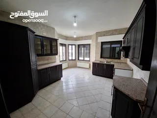  14 شقه فارغه مميزه للايجار في منطقه ام السماق ط3 مساحة 240 متر