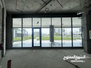  6 محل بالقرب من برج خليفه منطقه حيويه