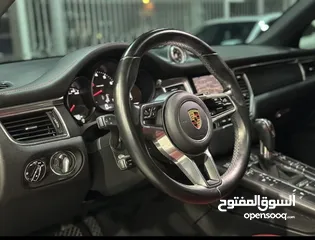  5 Porsche Macan