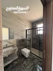  12 شقق مميزة للبيع 250 متر في ارقى مناطق شمال عمان شفابدران متوفر طابق اول وطابق أرضي وأخير مع روف مميز