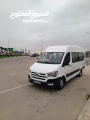  6 هونداي H350 لون ابيض