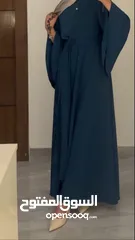  5 فستان طويل أزرق اللون   بأكمام واسعه  طويل  جديد  غير ملبوس سابقا