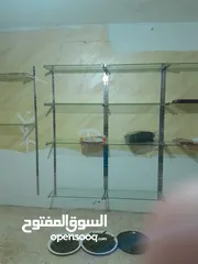  2 رفوف كزاز بحالت الوكاله للبيع بداعي السفر  يصلح لمحل