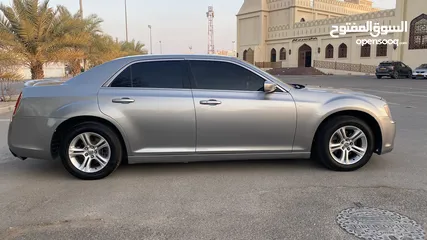  6 Chrysler C300 نظيفة جدا