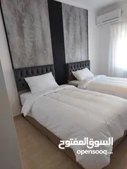  9 متوفره بعد 9 ثمانيه شقه مفروشه سوبر في الجبيهه  في حي هادء . 3 غرف. للايجار  اسيوعي. شهريي وسنوي