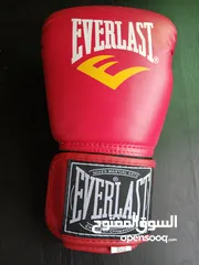  7 كفوف EVERLAST الأصلية استعمال خفيف جدا جدا بحالة الوكالة للبوكسينغ و الكثيير من الرياضات ...........