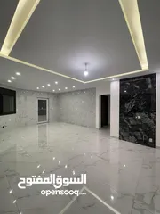  17 شقة ارضية للبيع في الجبيهة 150م2 + 140م2 ترسات خارجية (شقتين في الطابق) على 3 شوارع من المالك