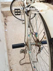  3 بسكليت سبق للبيع البسكليت ممتاز جنط 27 عليه قاعدة بتحمل البسكليت وعليه سلة وعليه ضواو بتركبو عل بلف