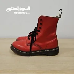  7 مجموعة مميزة من الأحذية الأصلية من ماركات عالمية للبيع بأسعار مناسبة وتوصيل لجميع المناطق