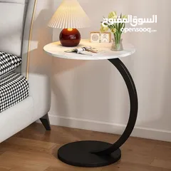  11 طاولة جانبية مستديرة على شكل حرف C، الحل المثالي لكل مكان! رح تغنيكي عن السكملي التقليدية.