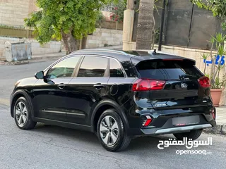  2 كيا نيرو 2020 لون اسود بحالة الوكاله عداد قليل 33 الف مايل
