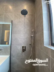  13 اخر شقة ارضية مع ترس تشطيب فندقي في حي الصحابة منطقة عميش مطلة على طريق المطار