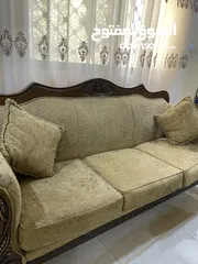  1 طقم كنبايات مع طقم طاولات