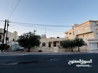  4 منزل مستقل للبيع من المالك مباشره بسعر الأرض والسعر قابل للتفاوض بعد المعاينه للجادين