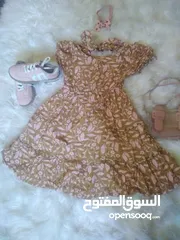  4 لبسة كامله البنوتة من عمر 7/6 شبه جديد بسعر مغري جدآ اللبسه جدآ حلوة كامله مع ببيونه ع الشعر.