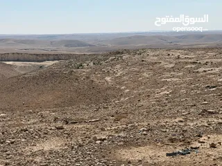  11 فرصة استثمارية مميزة في قطعة أرض غنية بالحجر الجِيري ضمن حدود بلدية الحُجرة