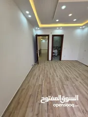  6 شقة ملوكية بإطلالة خلابة جدا أحكام خاصة أ مساحة داخلية وخارجية. 660 متر مربع أكبر مساحة لشقة