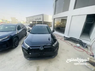  1 2021 TOYOTA RAV4, LE  بطاريه ليثيوووم السياره توب نضافه بصلاه على النبي