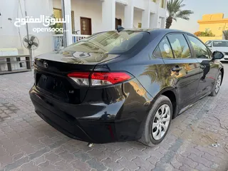  4 Toyota Corolla 2021 LE Black