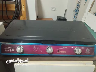  1 غرفة نوم زوجية بيضاء جديدة مع غسالة مستعملة وثلاجة مستعملة وغاز جديد مع خزانة للبيع